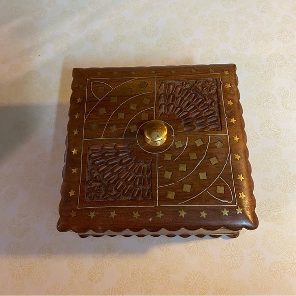Vintage unique solid wood brass inlay ornate design keepsake box jewelry box - Picture 2 of 8